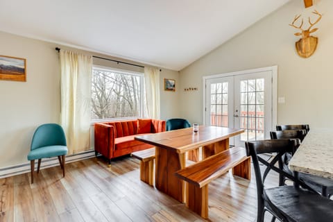 Beach Access: BBQ-Ready Poconos Family Getaway! House in Tunkhannock Township