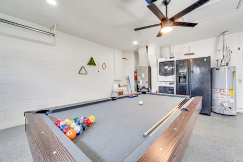 6 Mi to Lake Louisa State Park: Home w/ Pool House in Four Corners