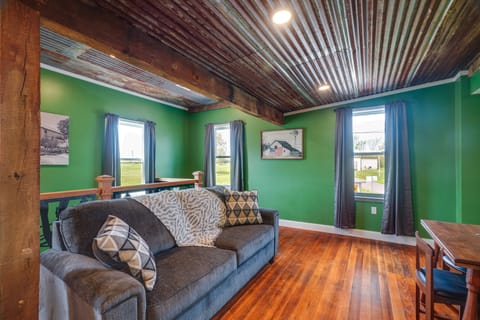 Near Wineries: Country Condo in New Haven Apartment in Ozark Mountains