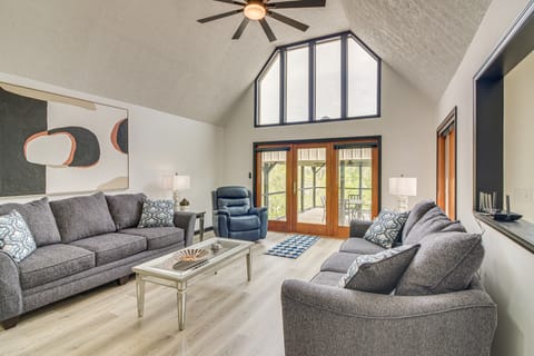 Walk to Marina: Water-View Dale Hollow Lake Escape House in Tennessee