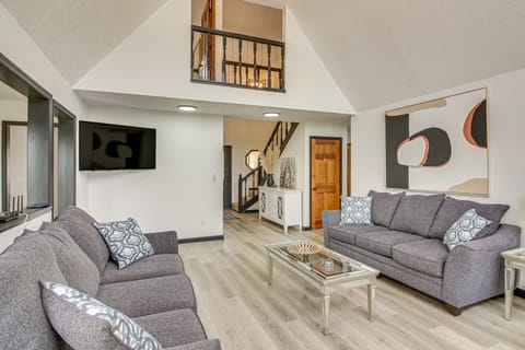 Walk to Marina: Water-View Dale Hollow Lake Escape House in Tennessee