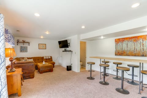 Balcony & Fire Pit: Home on Lake of Ozarks! House in Lake of the Ozarks