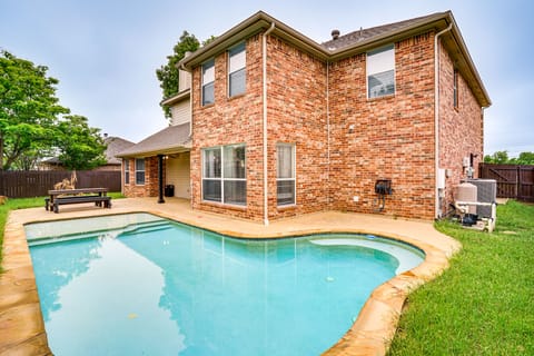 2 Mi to Old Town: Spacious Burleson Vacation Home House in Burleson