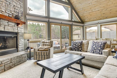 2 Mi to Sand Valley: Family Getaway w/ Deck! House in Wisconsin