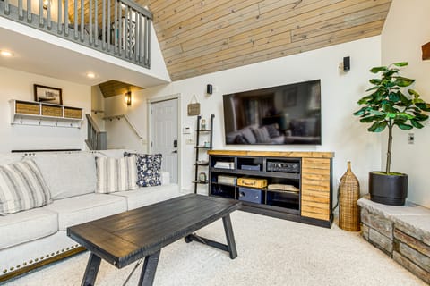 2 Mi to Sand Valley: Family Getaway w/ Deck! House in Wisconsin