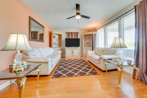 11 Mi to UofL & Norton Hospital: Louisville Home House in Louisville