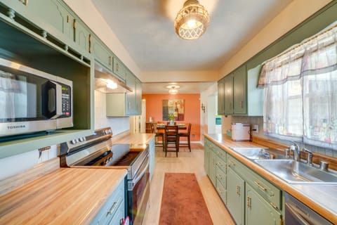 11 Mi to UofL & Norton Hospital: Louisville Home House in Louisville