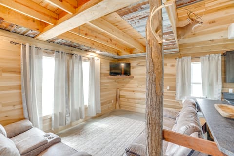 5 Mi to Lake Barkley: Secluded Retreat in Kuttawa Cottage in Kentucky