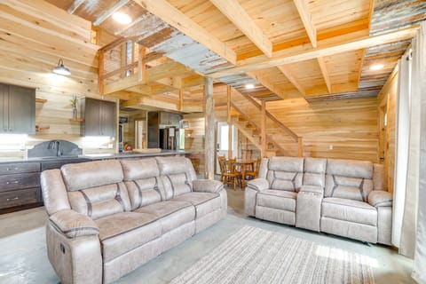 5 Mi to Lake Barkley: Secluded Retreat in Kuttawa Cottage in Kentucky