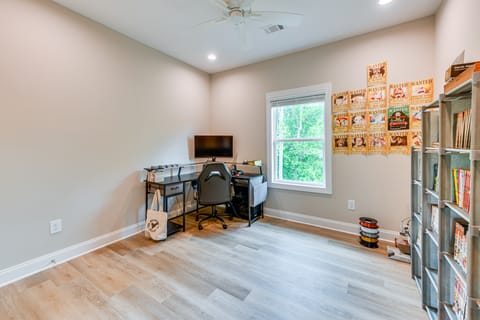 4 Mi to Auburn University: Townhome w/ Fenced Yard Apartment in Opelika