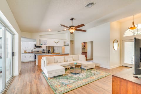 Private Pool & Lanai: Spring Hill Oasis House in Spring Hill