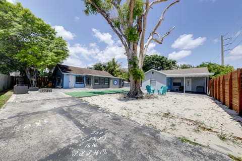 Unique 2 House Rental: 3 Mi to Beach & Boardwalk House in Hollywood