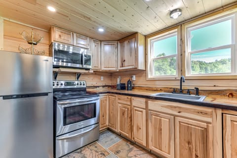 On-Site Creek Access: Pet-Friendly Cosby Cabin! House in Cosby