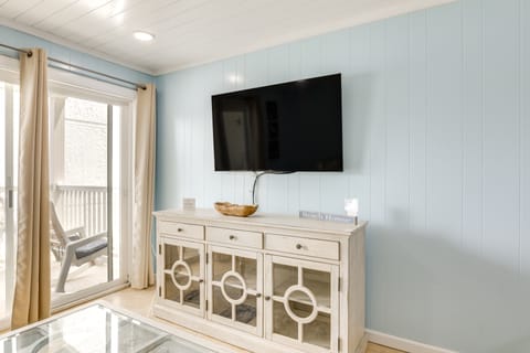 1 Mi to Barefoot Landing: Condo w/ Pool Access! Apartment in North Myrtle Beach