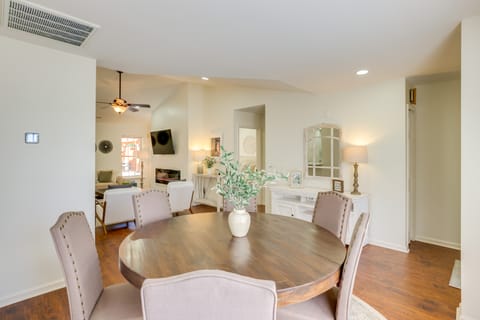 Mini Putting Green & Fire Pit: Simpsonville Gem House in Simpsonville