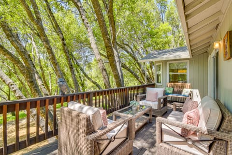 Yosemite Home Base: Community Perks + Lake Access! House in Groveland