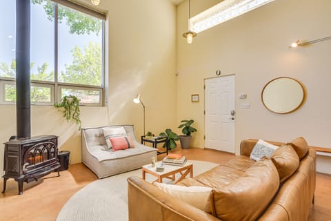 Modern Santa Fe Desert Loft w/ Fireplace! Apartment in Santa Fe