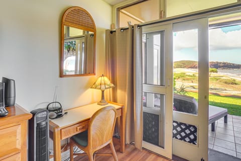 Oceanfront Condo w/ Pool Access on Molokai! Apartment in Molokai