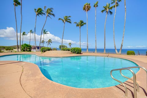 Oceanfront Condo w/ Pool Access on Molokai! Apartment in Molokai