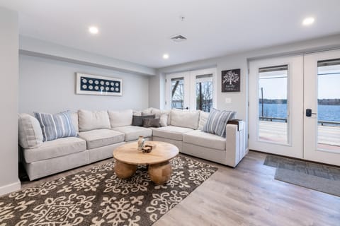 Steps to Beach: Lake-View Laconia Getaway! Apartment in Paugus Bay