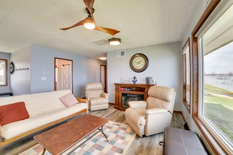 BBQ Ready: Lakefront Retreat in Watertown House in Watertown