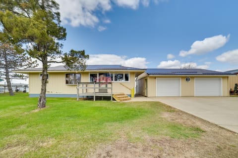 BBQ Ready: Lakefront Retreat in Watertown House in Watertown