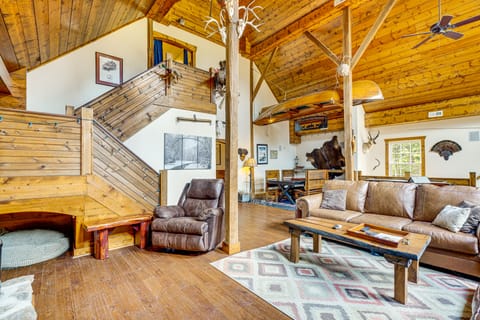 'The Lodge at Crider Creek' Getaway on 140 Acres! House in Ozark Mountains