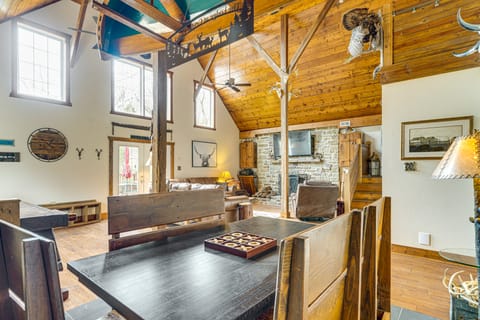 'The Lodge at Crider Creek' Getaway on 140 Acres! House in Ozark Mountains