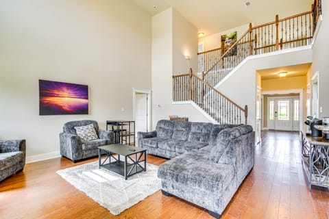 10 Mi to Gulfport Beaches: Family Home w/ Patio House in Harrison County