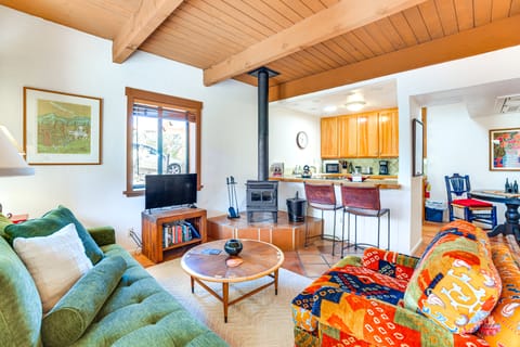 Walk to Santa Fe Plaza: Condo w/ Pool & Hot Tub! Apartment in Santa Fe