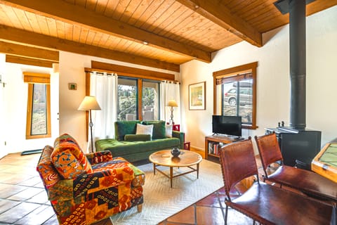 Walk to Santa Fe Plaza: Condo w/ Pool & Hot Tub! Apartment in Santa Fe