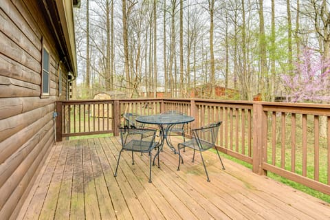 8 Mi to IU: Cabin w/ Reading Nook, Fire Pit & Yard House in Indiana