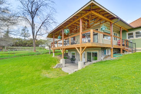 Mtn-View Eureka Apartment: Walk to Eateries! Apartment in Eureka