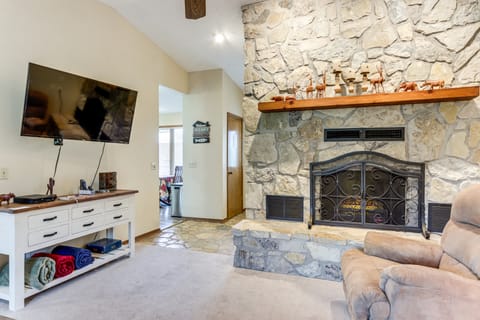 Holiday Island Family Home on 13th Green! House in Table Rock Lake