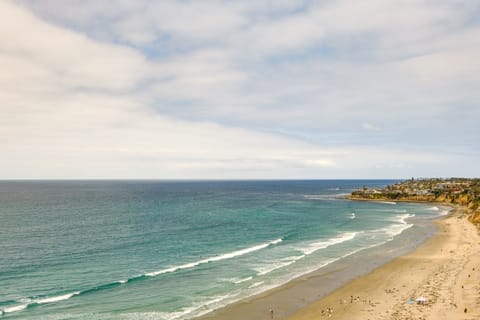 Oceanfront San Diego Getaway: Steps to Beach! Apartment in Pacific Beach