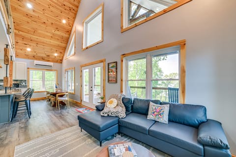 Game Room & Screened Porch: Kentucky Lake Retreat! House in Lake Barkley