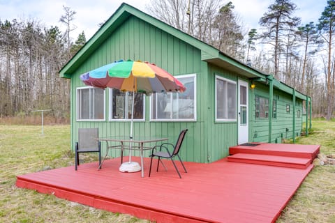 On Muskegon River! Wooded & Peaceful Retreat House in Michigan