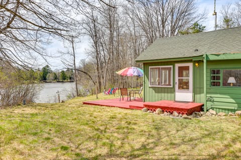 On Muskegon River! Wooded & Peaceful Retreat House in Michigan