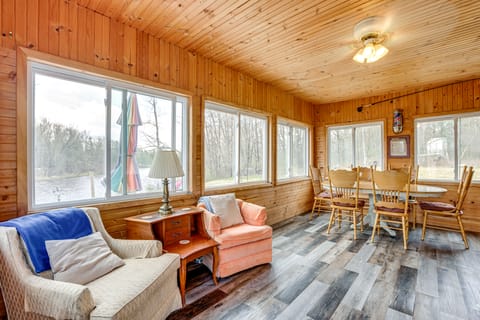 On Muskegon River! Wooded & Peaceful Retreat House in Michigan