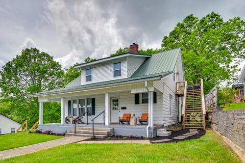 Walk to Dtwn Greensburg: Charming Unit w/ Deck! Apartment in Kentucky