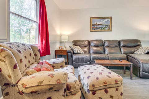 1 Mi to Pisgah Nat’l Forest: Wooded Haven w/ Deck House in Pisgah Forest