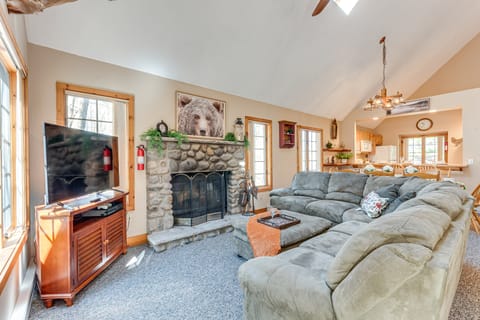 Access to Jack Frost Ski Resort: Home w/ Hot Tub House in Kidder Township