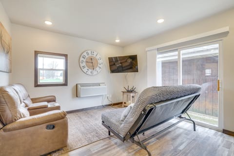 14 Mi to Mississippi River: Rural Cochrane Retreat House in Wisconsin