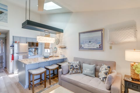 Boat Slip & Pool Access: Oak Harbor Haven! Apartment in Lake Erie