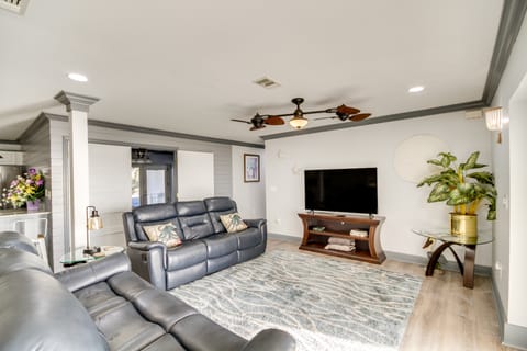 Front Row Beachfront Long Beach Getaway House in Long Beach