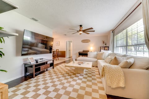 Private Outdoor Oasis w/ Pool: Home in Longwood! House in Longwood