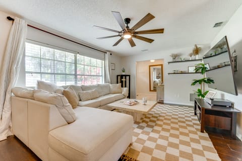 Private Outdoor Oasis w/ Pool: Home in Longwood! House in Longwood