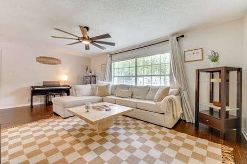 Private Outdoor Oasis w/ Pool: Home in Longwood! House in Longwood