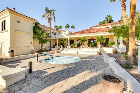 Val Vista Lakes Group Getaway: Hot Tub Access! House in Gilbert