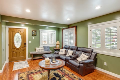 Deck w/ Hot Tub: Ashton 'Cozy Cub Cabin' House in Ashton